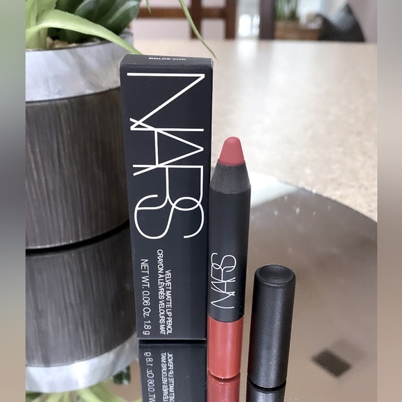 ❤️🔥New❤️🔥 NARS Mini Matte Lip Crayon in Dolce Vita - Picture 1 of 5
